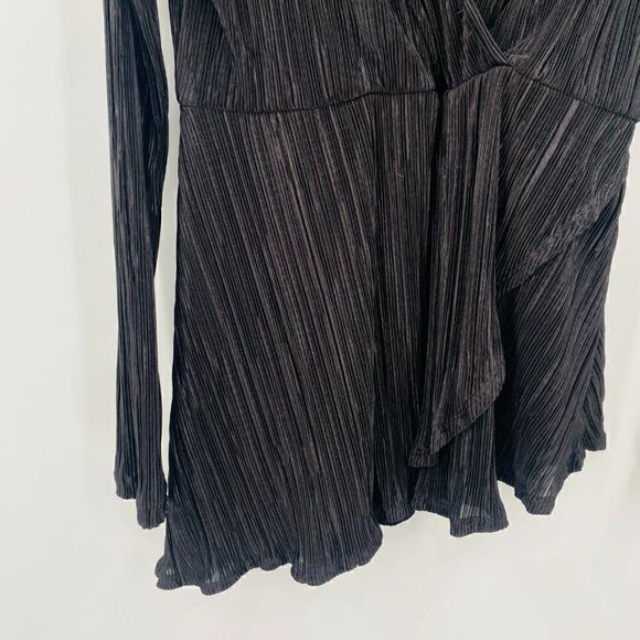 ASOS Size 12 Black Long Sleeve Wrap Top in Plisse with Asymmetric Hem - Picture 6 of 10